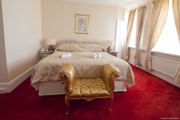 Hotel Albany Lions